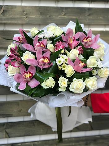 Букет цветов из: Розы и Хризантемы в Николаевской Краснодарского края