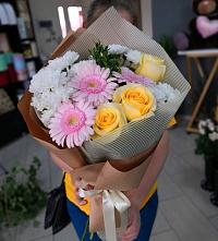 Букет цветов из:  Герберы, Розы и Хризантемы в Николаевской Краснодарского края