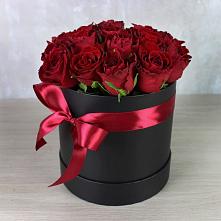 Цветочная композиция из Розы в шляпной коробке в Николаевской Краснодарского края